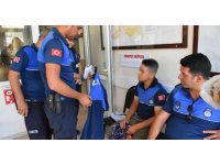 Zabıta üniformasıyla yakalandı