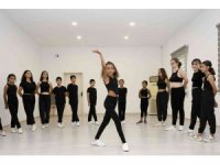 Muratpaşa’da salon dansları topluluğu