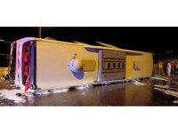 Hatay’da yolcu otobüsü devrildi: 3 ağır 40 yaralı