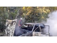 Yanan otomobil kullanılmaz hale geldi