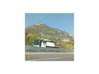 Yolcu otobüsü alev alev yandı