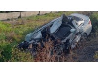 Otomobil belediye otobüsüyle kafa kafaya çarpıştı: 1 ölü