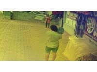 Tezgahtaki karpuzu çalmak için omuzladı, karşısındaki kadını görünce dondu kaldı