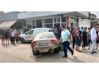 Karşı şeride geçip otomobile çarptı: 4 yaralı
