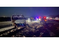 Hatay’da kamyonet ile otomobil çarpıştı: 6 yaralı