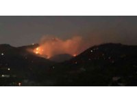 Mersin’deki orman yangını 13 saattir sürüyor: Alevler geceyi aydınlattı