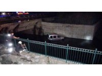 Adana’da hafif ticari araç kanala düştü: 1 yaralı