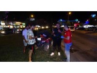 Yoldaki su kaza yaptırdı