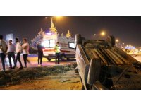 Hafif ticari araç takla attı: 2 yaralı