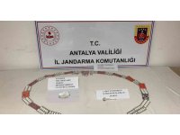 Otobüsteki yolcunun üzerinden farklı renklerde 262 adet uyuşturucu hap çıktı