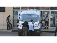Oğlunun acısına dayanamayıp cenaze aracını öpen anne yürekleri dağladı
