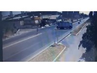 Biber yüklü kamyonetin kaza yapması anbean görüntülendi