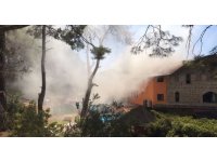 Tarihi Selçuklu hamamının çatısında yangın