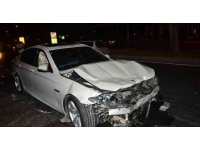 Sürücünün kontrolünden çıkan araç, 2 araca çarparak durabildi