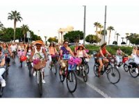 Bisikletseverler ’Süslü Kadınlar Bisiklet Turu’nda pedal çevirdi
