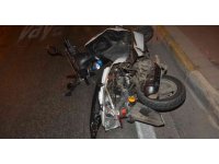 Motosiklet refüje çarptı: 1 yaralı