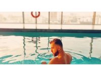 Kalp krizi havuzda yakaladı