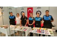 Mersin polisi kozmetik fuarında vatandaşı bilgilendirdi