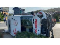 Hasta sevk eden ambulans kamyonetle çarpışıp devrildi: 8 yaralı