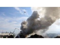 Geri dönüşüm tesisinde çıkan yangına helikopterle müdahale edildi