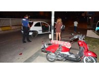 Ters yöne giren motosiklet otomobille çarpıştı: 1 yaralı