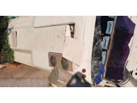 Tır ile midibüs çarpıştı: 3 yaralı