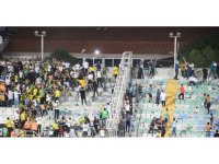 Tarsus İdman Yurdu ile Şanlıurfa maçında koltuklar havada uçuştu