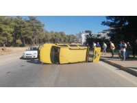 Hafif ticari araç devrilerek sürüklendi: 1 yaralı