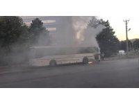 Park halindeki servis otobüsünde yangın çıktı