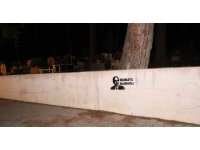 Mezarlık duvarına  ‘Seninleyiz Kılıçdaroğlu’ yazılı şablon basıldı