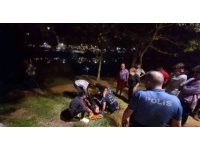 Irmakta boğulmak üzere olan kişiyi vatandaşlar kurtardı