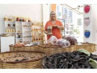 Belediyenin kadın stantlarında iş yeri sahibi oldu