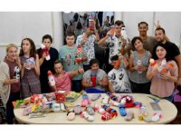 Eski çorapları bebeğe dönüştürdüler