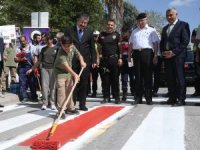 Osmaniye’de yaya geçitleri kırmızıya boyandı