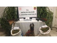 Antalya’da zehir tacirlerine jandarmadan operasyon