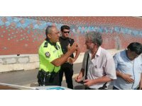 Kazaya karışan sürücü trafik polislerini adeta canından bezdirdi