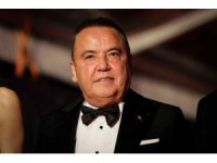 Altın Portakal kırmızı halıda şıklık yarışı