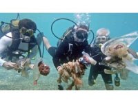 Zıpkınla balık avlar gibi ızgara şişiyle çöp avladılar, çöpten şiş yaptılar