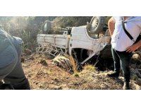 Kamyonet şarampole yuvarlandı, sürücü feci şekilde hayatını kaybetti