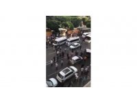 Sokak ortasında bıçaklı kavga kamerada