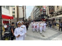 Askeri öğrencilerinden bandolu geçiş