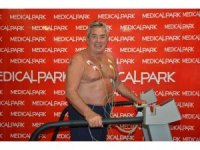 79 yaşındaki Sanatçı Salih Güney, Antalya’da sağlık kontrolü yaptırdı