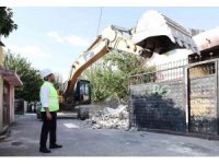 Kamulaştırılan binalar tek tek yıkılıyor