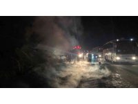 Otoyolda tır alev alev yandı