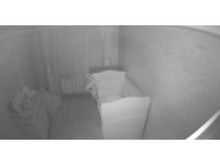 Depremin şiddeti bebek odasındaki güvenlik kamerasına yansıdı