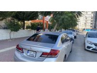 Ukraynalı çiftin araçta bulunan gözlükleri çalındı