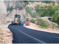 Heyelan nedeniyle kapanan köy yolu genişletildi
