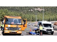 Karayolunda temizlik yapan kamyona arkadan çarpan genç kadın hayatını kaybetti