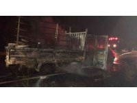 Antalya’da seyir halindeki kamyonet yandı