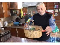 "Boncuk" sincap çay ocağının maskotu oldu